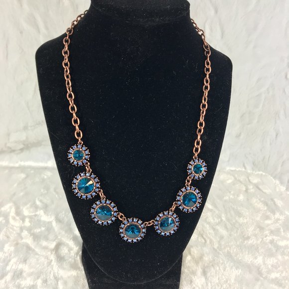 Vintage Jewelry - Vintage Blue Rhinestone Beautiful necklace